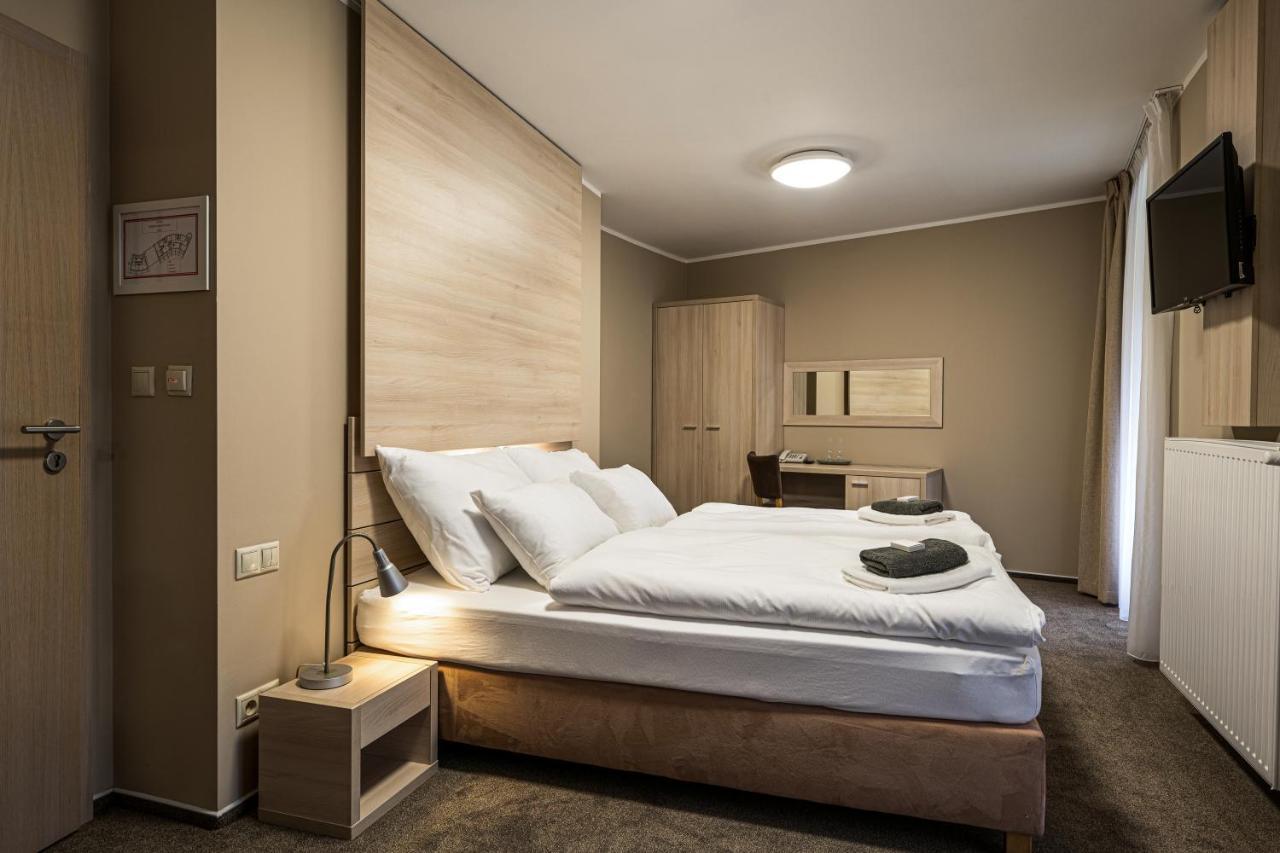 Horsky Hotel Lorkova Vila Celadna Luaran gambar