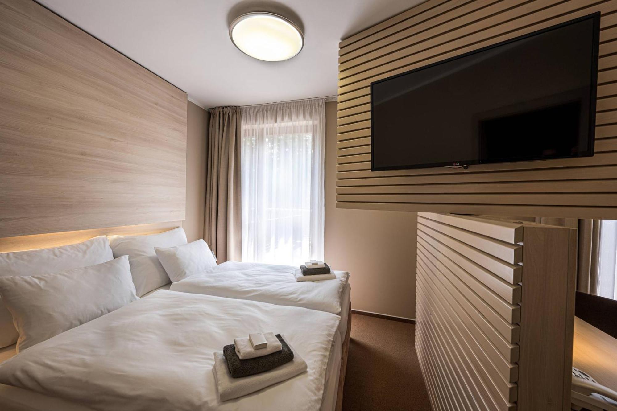 Horsky Hotel Lorkova Vila Celadna Luaran gambar