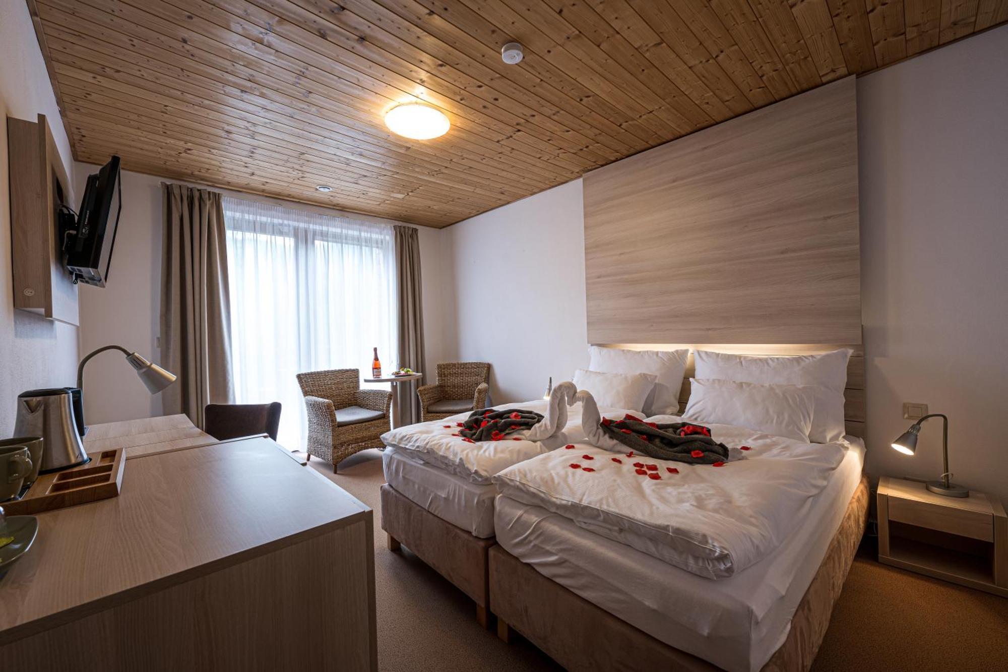Horsky Hotel Lorkova Vila Celadna Luaran gambar