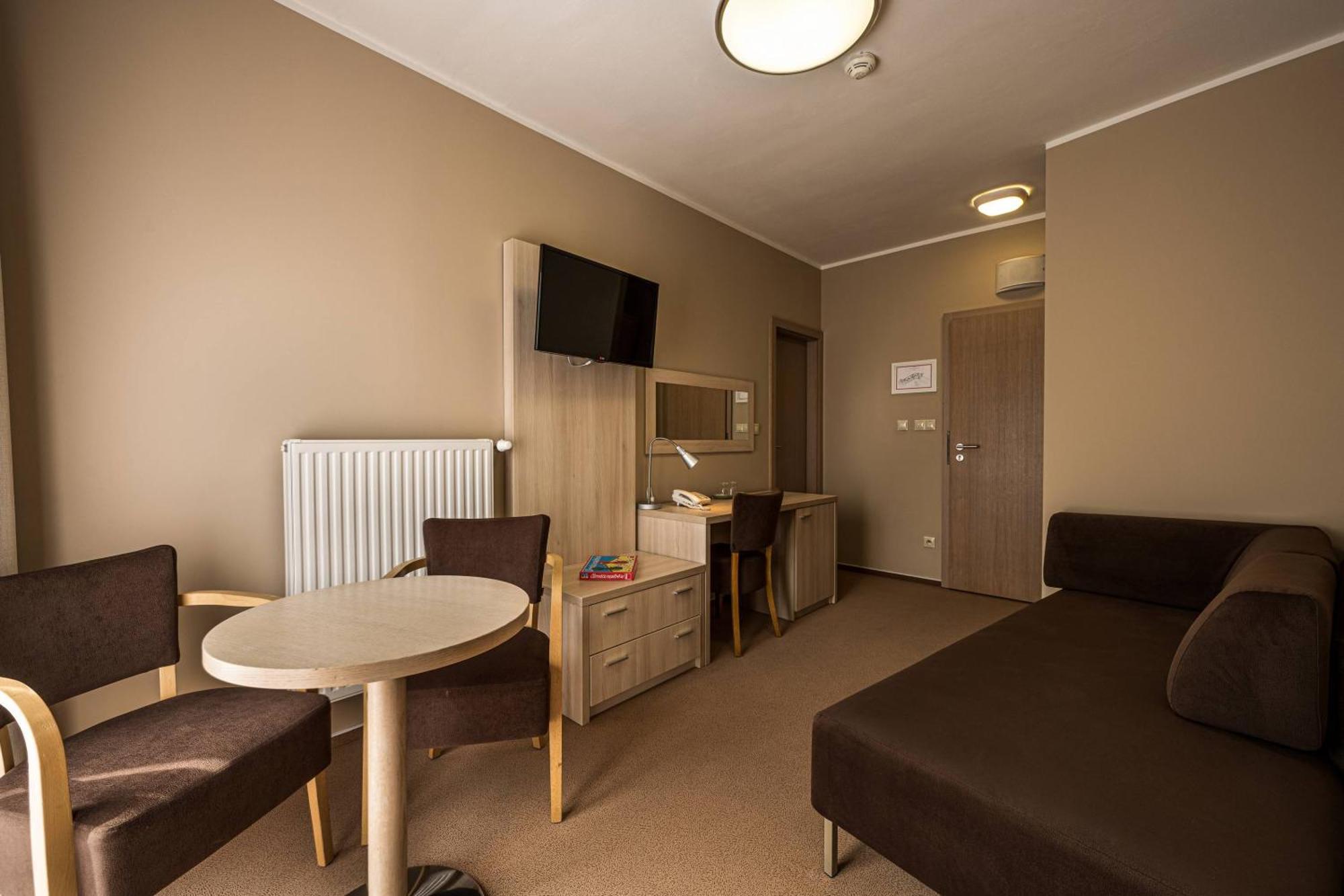 Horsky Hotel Lorkova Vila Celadna Luaran gambar